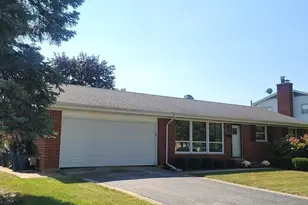 311 Munroe Cir, Des Plaines, IL 60016 - Photo 1