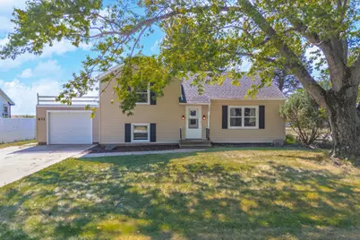 611 NE 2nd Street, Hopedale, IL 61747 - Photo 1