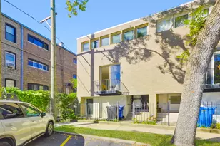 1452 E Park Pl, Chicago, IL 60637 - Photo 1