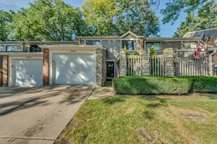 1428 N Bridgeport Dr, Mount Prospect, IL 60056 - Photo 1