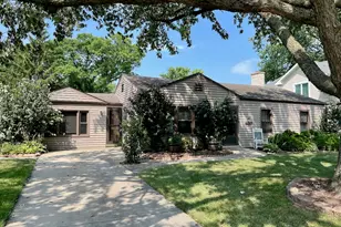 8 Lincoln St, Glenview, IL 60025 - Photo 1