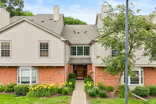 130 Crestwood Ct, Schaumburg, IL 60195 - Photo 1