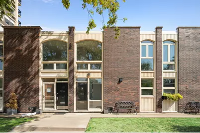 1333 N Sandburg Terrace, Chicago, IL 60610 - Photo 1