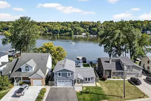 519 N Harrison St, Algonquin, IL 60102 - Photo 1