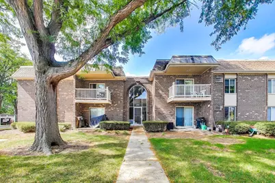 2410 N Kennicott Drive #2D, Arlington Heights, IL 60004 - Photo 1