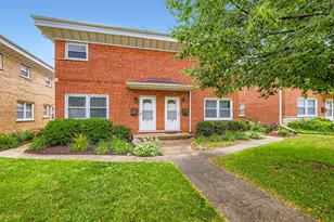 437 S Elmhurst Rd, Mount Prospect, IL 60056 - Photo 1