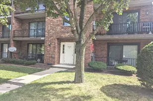 10501 S Highland Ave, Worth, IL 60482 - Photo 1