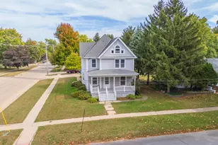 304 S Mill St, Pontiac, IL 61764 - Photo 1