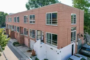 1140 W Newport Ave, Chicago, IL 60657 - Photo 1
