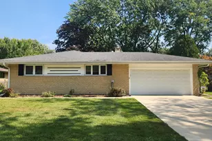 211 N Stevenson Ln, Mount Prospect, IL 60056 - Photo 1