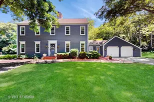 12 Chippewa Ct, Lake Barrington, IL 60010 - Photo 1