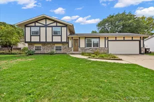 5011 Sandburg Dr, McHenry, IL 60050 - Photo 1