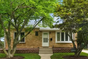 1051 Glenwood Ave, Waukegan, IL 60085 - Photo 1