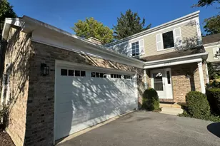 5701 Fox Gate Ln, Hinsdale, IL 60521 - Photo 1