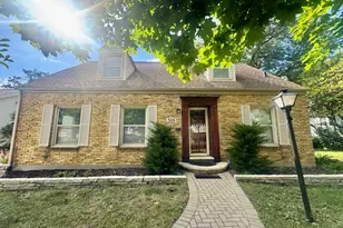 518 Clark St, Elgin, IL 60123 - Photo 1