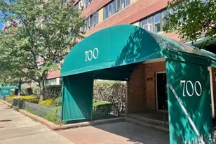 700 W Bittersweet Pl, Chicago, IL 60613 - Photo 1