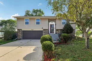 617 Arnold Ave, Streamwood, IL 60107 - Photo 1