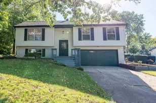 607 Silbury Ct, McHenry, IL 60050 - Photo 1