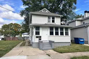 706 Illinois Ave, Ottawa, IL 61350 - Photo 1
