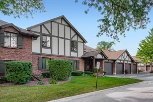 11206 Cottonwood Dr, Palos Hills, IL 60465 - Photo 1