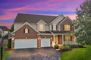 211 Valencia Pkwy, Gilberts, IL 60136 - Photo 1