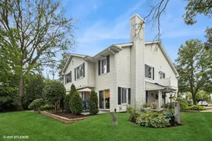 539 Willowcreek Ct, Clarendon Hills, IL 60514 - Photo 1