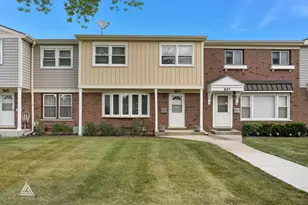 243 Washington Square, Wood Dale, IL 60191 - Photo 1