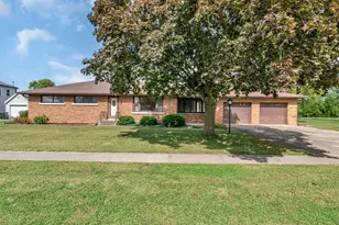 170 E Walnut St, Coal City, IL 60416 - Photo 1