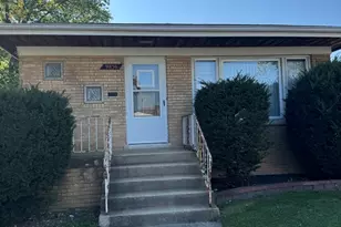 9858 S Muskegon Ave, Chicago, IL 60617 - Photo 1