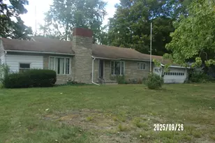 112 N Maple St, Gilman, IL 60938 - Photo 1