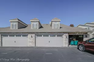 955 Buckingham Dr, Sycamore, IL 60178 - Photo 1