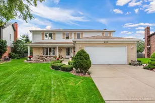 690 Yorkshire Ln, Des Plaines, IL 60016 - Photo 1