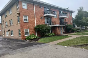 10811 S Lloyd Dr, Worth, IL 60482 - Photo 1