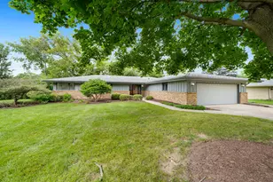 2180 Stornway Dr, Rockford, IL 61107 - Photo 1