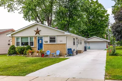 262 N Fairlawn Avenue N, Mundelein, IL 60060 - Photo 1