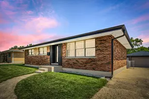 957 N Howard Ave, Addison, IL 60101 - Photo 1