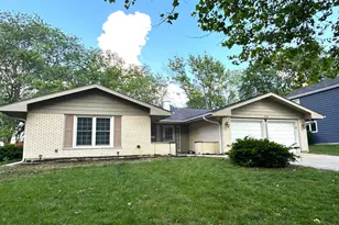 2S651 Ashley Dr, Glen Ellyn, IL 60137 - Photo 1