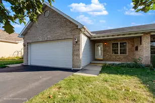 628 Charlotte St, Sandwich, IL 60548 - Photo 1