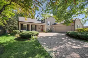 715 S Lincoln Ln, Arlington Heights, IL 60005 - Photo 1