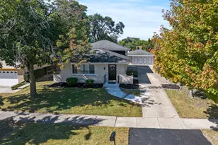 9108 Crescent Ct, Oak Lawn, IL 60453 - Photo 1