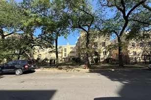 2032 E 72nd Pl, Chicago, IL 60649 - Photo 1