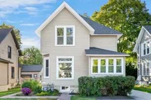 126 N Ellis Ave, Wheaton, IL 60187 - Photo 1