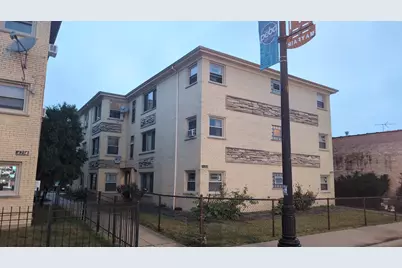 4250 W Lawrence Avenue, Chicago, IL 60630 - Photo 1