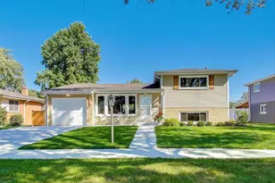 877 S Cedar Ave, Elmhurst, IL 60126 - Photo 1