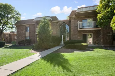 2426 N Kennicott Drive #1B, Arlington Heights, IL 60004 - Photo 1