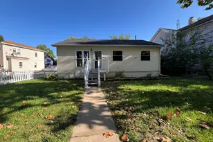 542 E Downer Pl, Aurora, IL 60505 - Photo 1