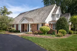 2 Royal Vale Dr, Oak Brook, IL 60523 - Photo 1