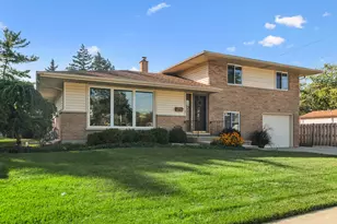 450 Little Path Rd, Des Plaines, IL 60016 - Photo 1