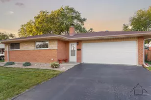 350 Lance Dr, Des Plaines, IL 60016 - Photo 1