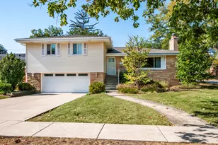 604 S Grant Ave, Villa Park, IL 60181 - Photo 1